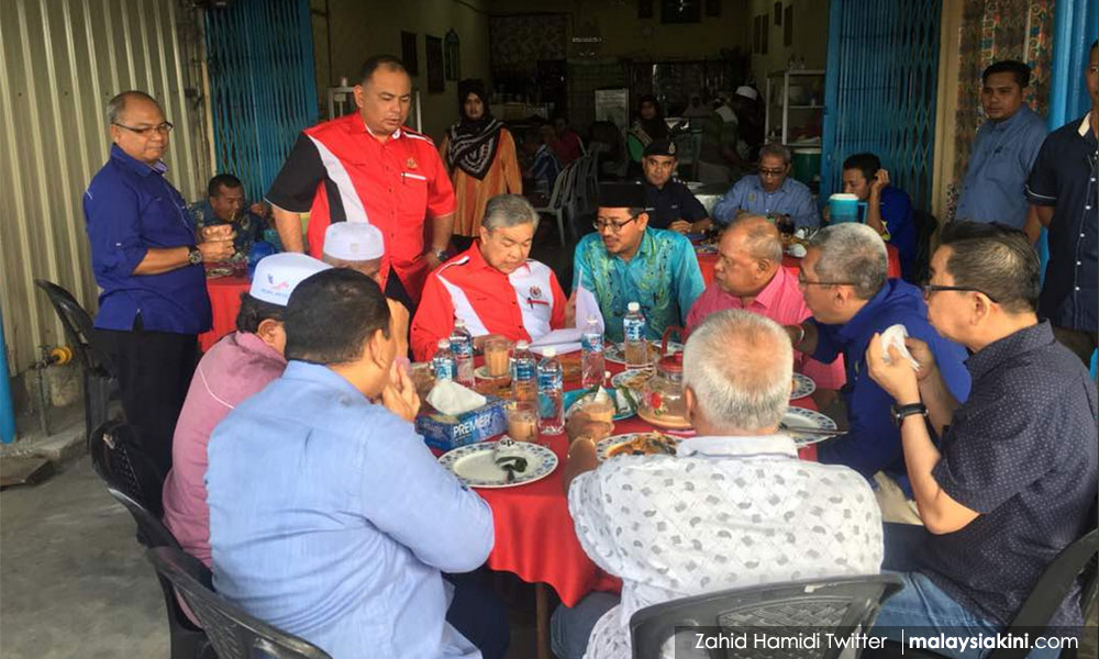 Kari kambing, roti sardin menu pilihan Zahid