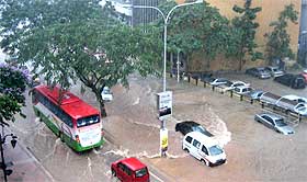 kl flood 160408 01