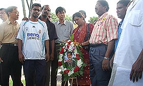 francis memorial brickfields 160408 wreath