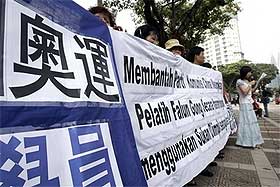 falun gong falun dafa kl china embassy protest 180408 01