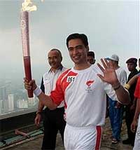 olympic torch run malaysia 220408 04