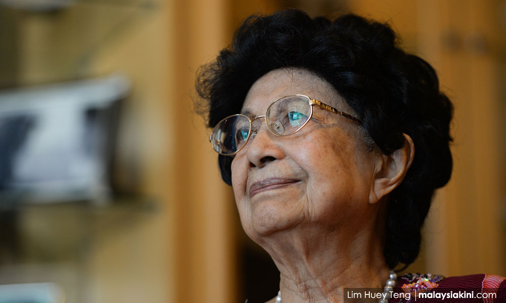 Gesekan biola Siti Hasmah khas buat Adib