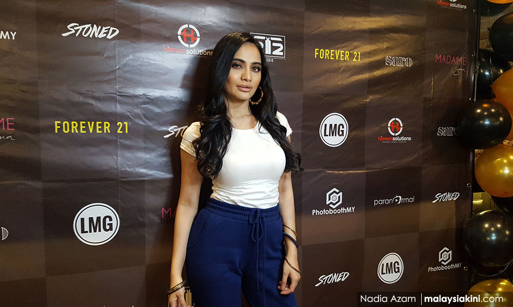 Kilafairy pertaruh Put The Word In di pasaran antarabangsa