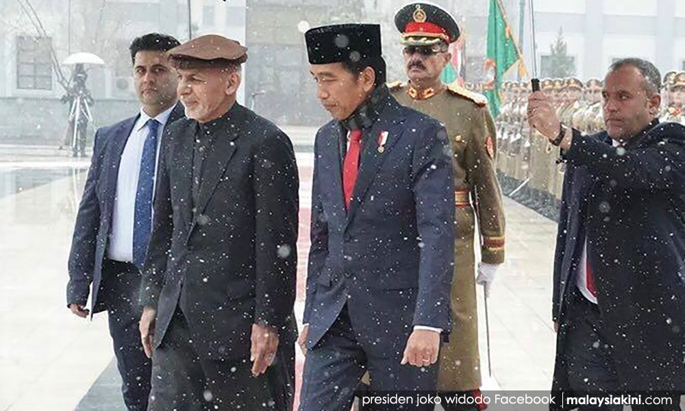 Jokowi jadi imam di Kabul, Pres Afghan pakai songkok