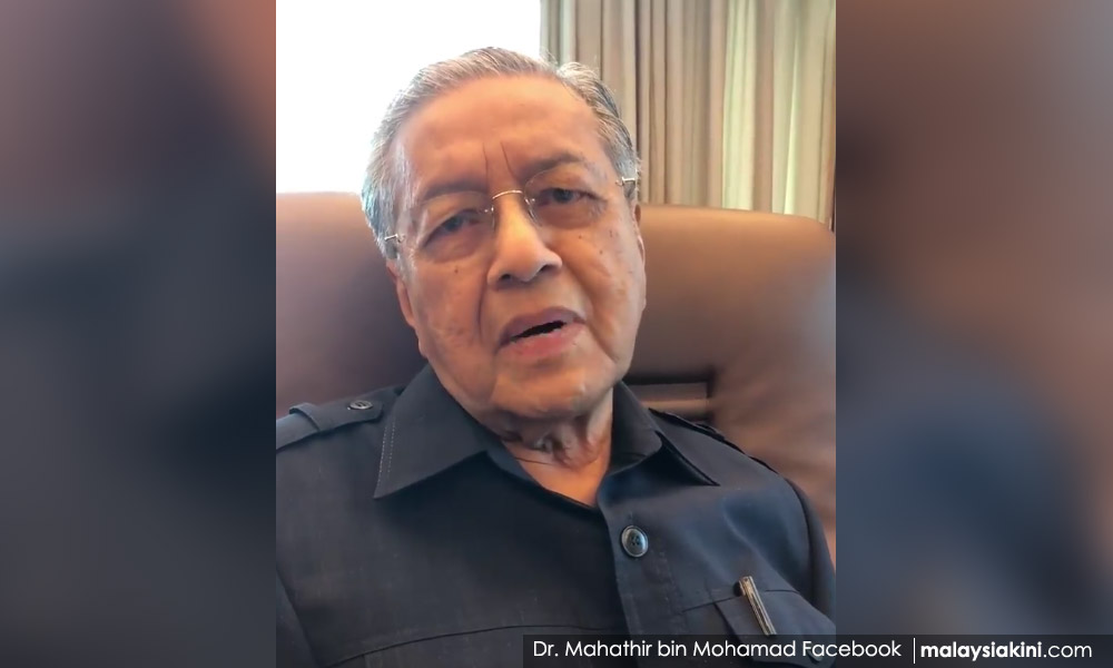 Even in hospital, Dr M talks politics, reveals Muhyiddin