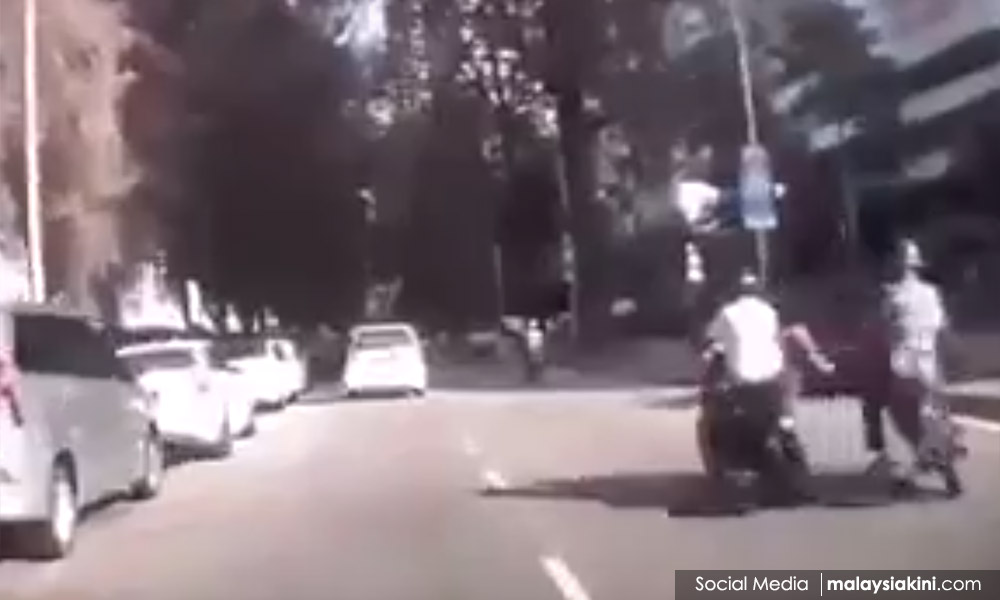 Warga emas luka-luka, sakit badan ditendang ketika naik motor