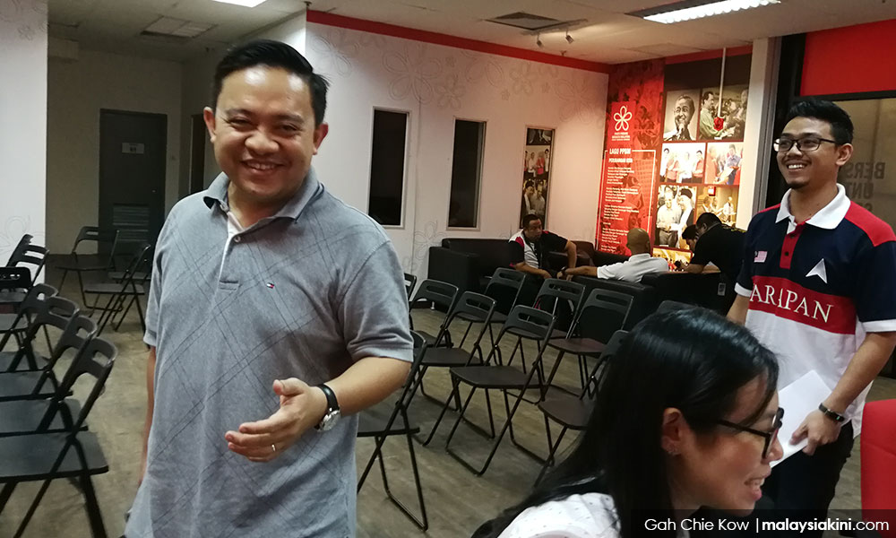 Wan Saiful appears at Bersatu HQ, but ...