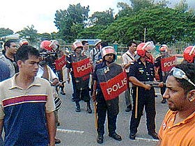 hindraf supporters kamunting prison protest 280408 09