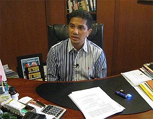 azmin interview 260408 office