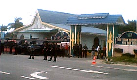 hindraf supporters kamunting prison protest 280408 11