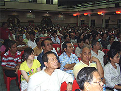 teresa teng klang forum 250408 crowd