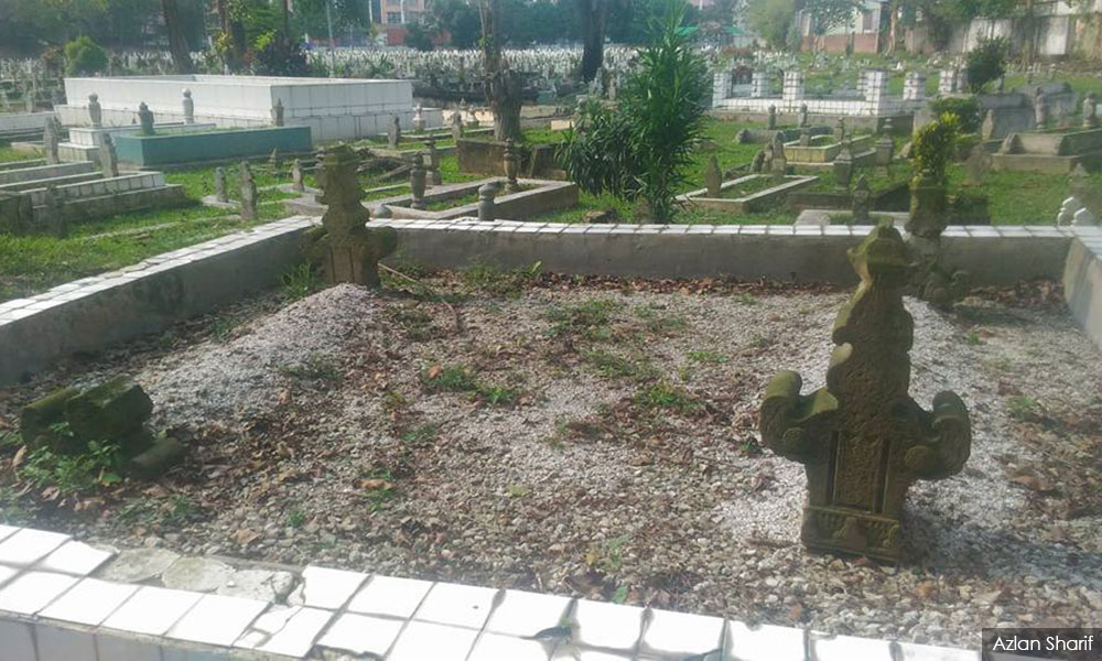 Batu Aceh yang 'hilang' di celah kilang & kondo