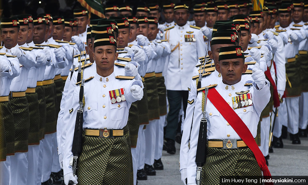 Apa jua keaadaan Askar Melayu tak akan dibubar, kata Aziz Bari