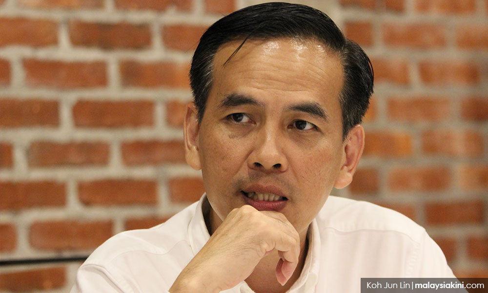 DAP rep urges Anwar to relax dress code at govt premises