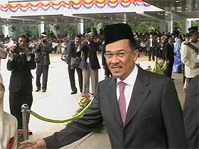 12th malaysia parliament king officiate 290408 anwar ibrahim