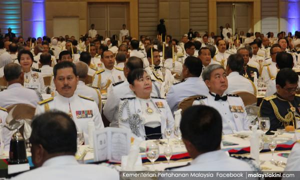 Najib Sekarang Sudah Ada Tentera Sendiri Kata Mahathir