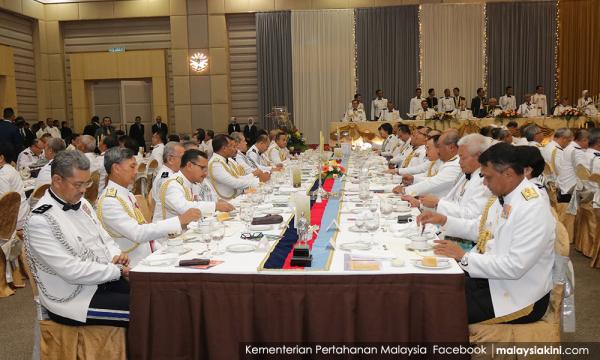 Najib Sekarang Sudah Ada Tentera Sendiri Kata Mahathir