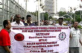 mtuc parliament protest 070508 04