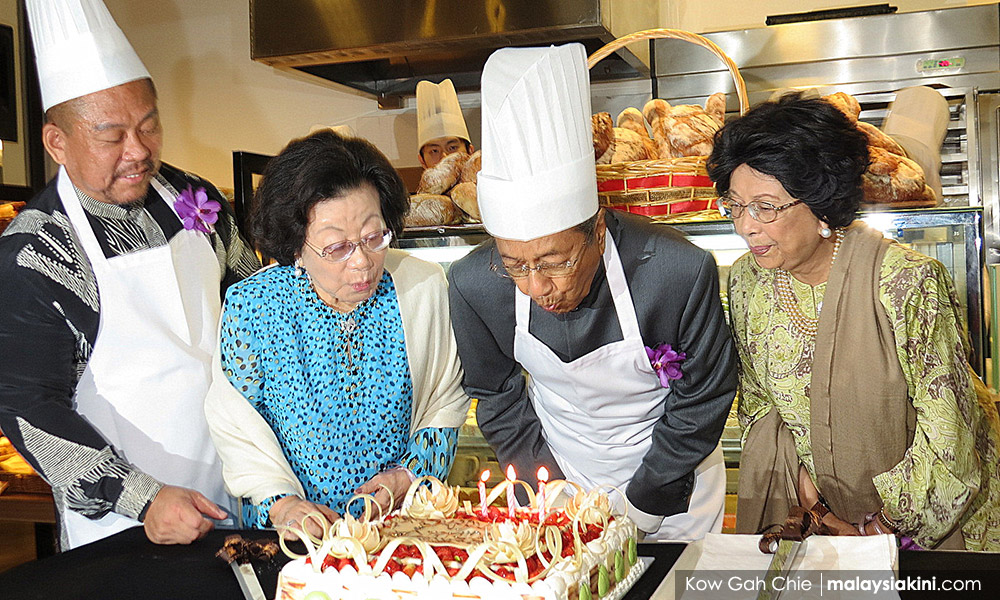 Pemimpin BN jadikan isu kedai roti modal 'bakar' Dr M