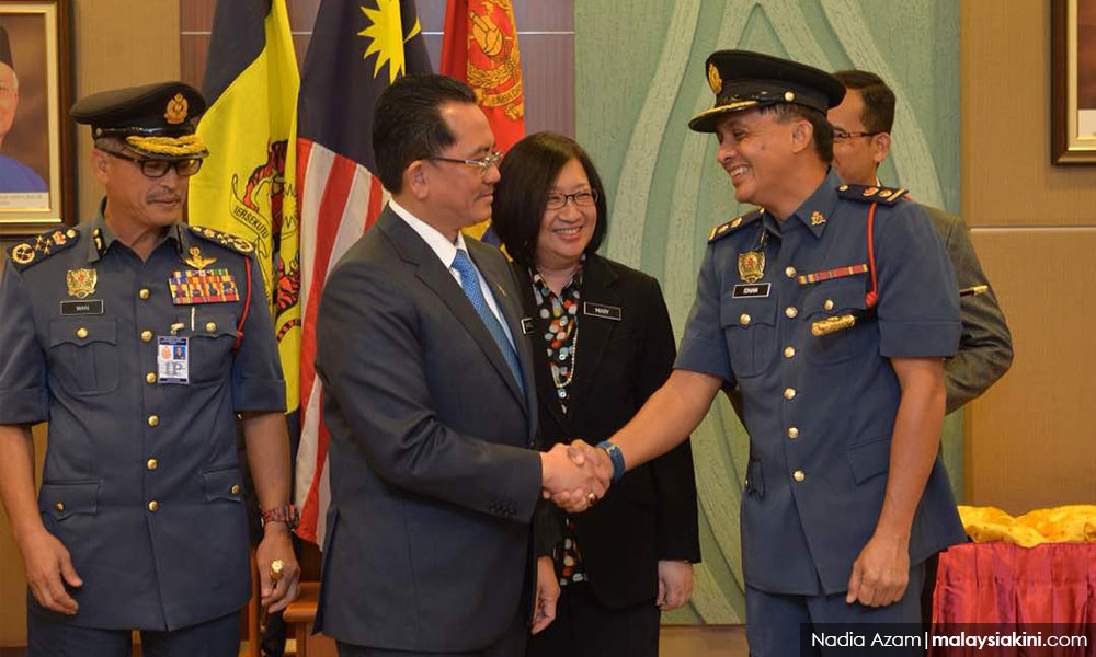 Ahmad Idham dihargai Jabatan Bomba dan Penyelamat
