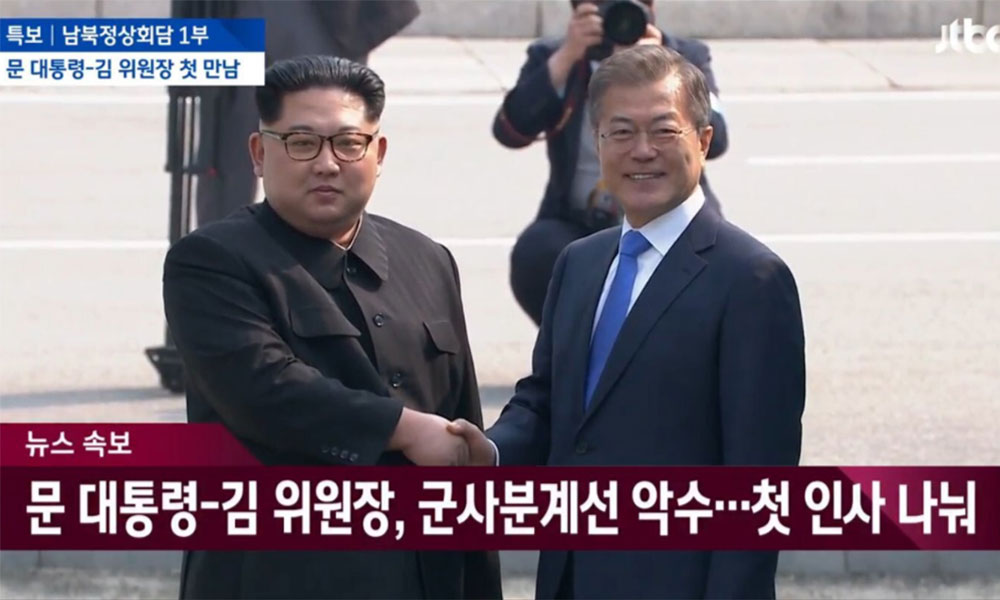 Moon, Kim shake hands, begin historic meeting at border