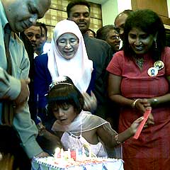 hindraf celebrate birthday in parliament 210508 blowing candle