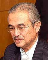 abdullah ahmad badawi pm mahathir quits umno pc 190508 01