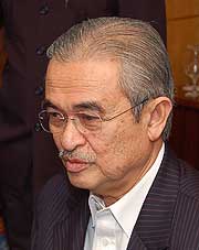 abdullah ahmad badawi pm mahathir quits umno pc 190508 03