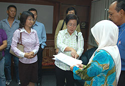 teratai funds aca 160508 dorothy in white