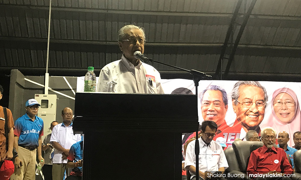 Dr M: Najib 'pawned' Terengganu's oil royalty