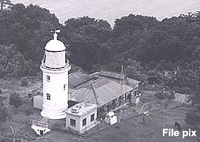 pulau pisang light house 260508