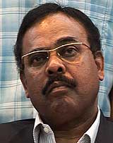 ezam joins back umno pc 290508 03