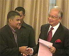 ex pkr member joins umno najib parliament pc 290508 khairul anuar