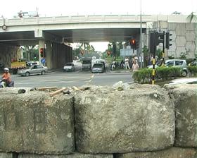 cheras mahkota road grand saga barricade 270508