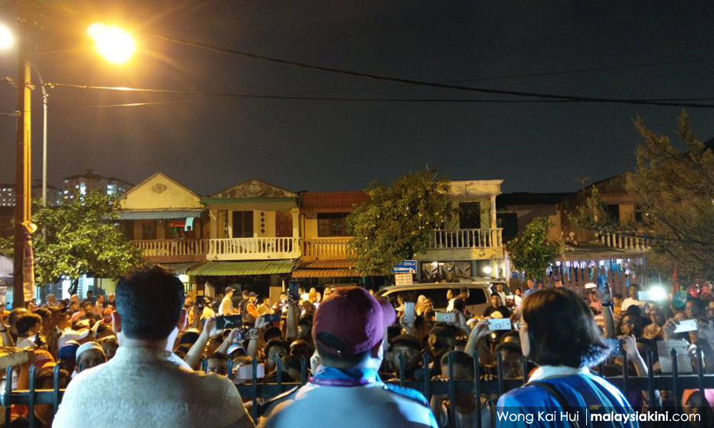 12:45 am: HARAPAN - 83, BN - 60