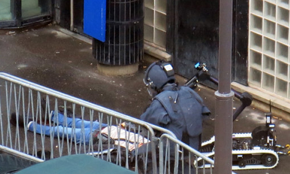 One killed, four wounded in 'IS' Paris knife attack