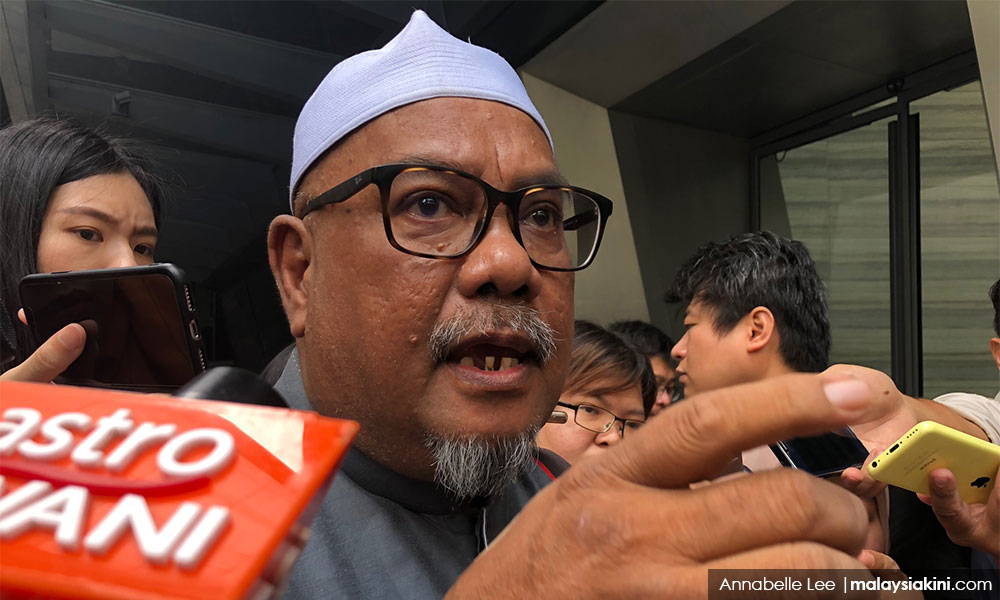 Taxi drivers want gov’t to close down Grab