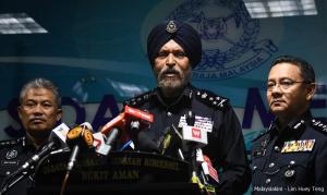 Overflowing bags of cash, jewellery found during 1MDB raid at condo, former top cop tells court