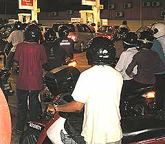 petrol price hike before increase panic consumers 040608 03