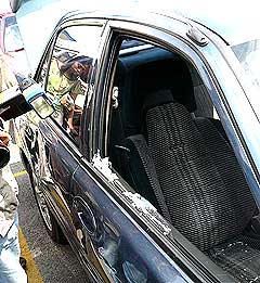 mahkota cheras 4 assaulted individuals extend bail 020608 car smashed side