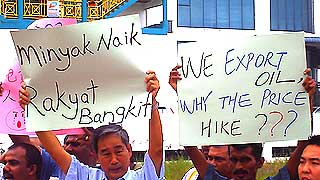 penang factory bus petrol price hike protest 100608 04