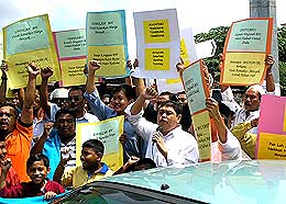 petrol price hike protest kg dato harun 060608 05