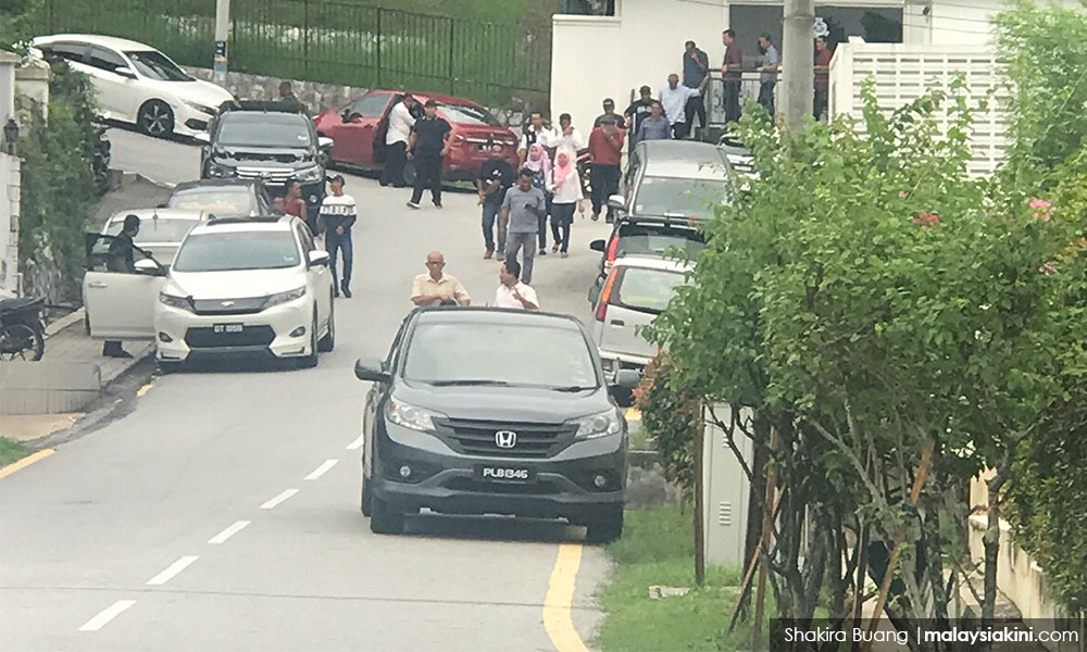 Cops quiz Najib's domestic helper over report