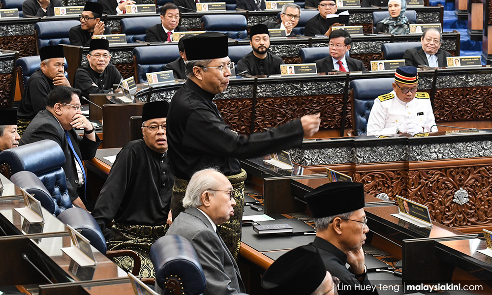 Dramatic start for Dewan Rakyat; gov't allays LRT3 fears