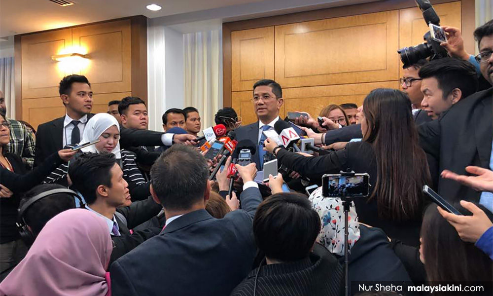 Azmin: Pentadbiran lama gagal dedah kos tersembunyi HSR