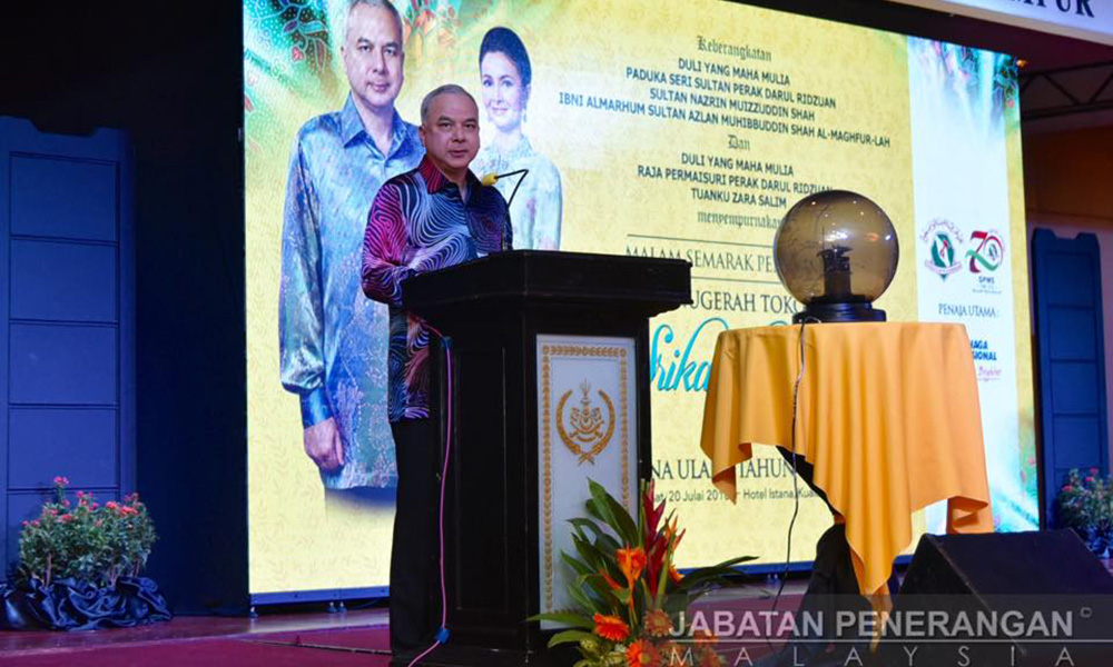Sultan Nazrin wants Malays to change mindset to face changes