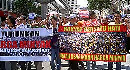 petrol price hike protest kg baru sogo 130608 23