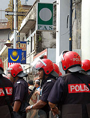 petrol price hike protest kg baru sogo 130608 cops pas malaysia 02