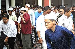 kpg melayu ampang mosque protes petrol price hike 200608 05