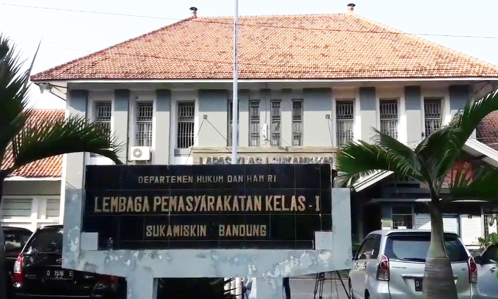 Indonesian graft prison officials nabbed for 'special packages'